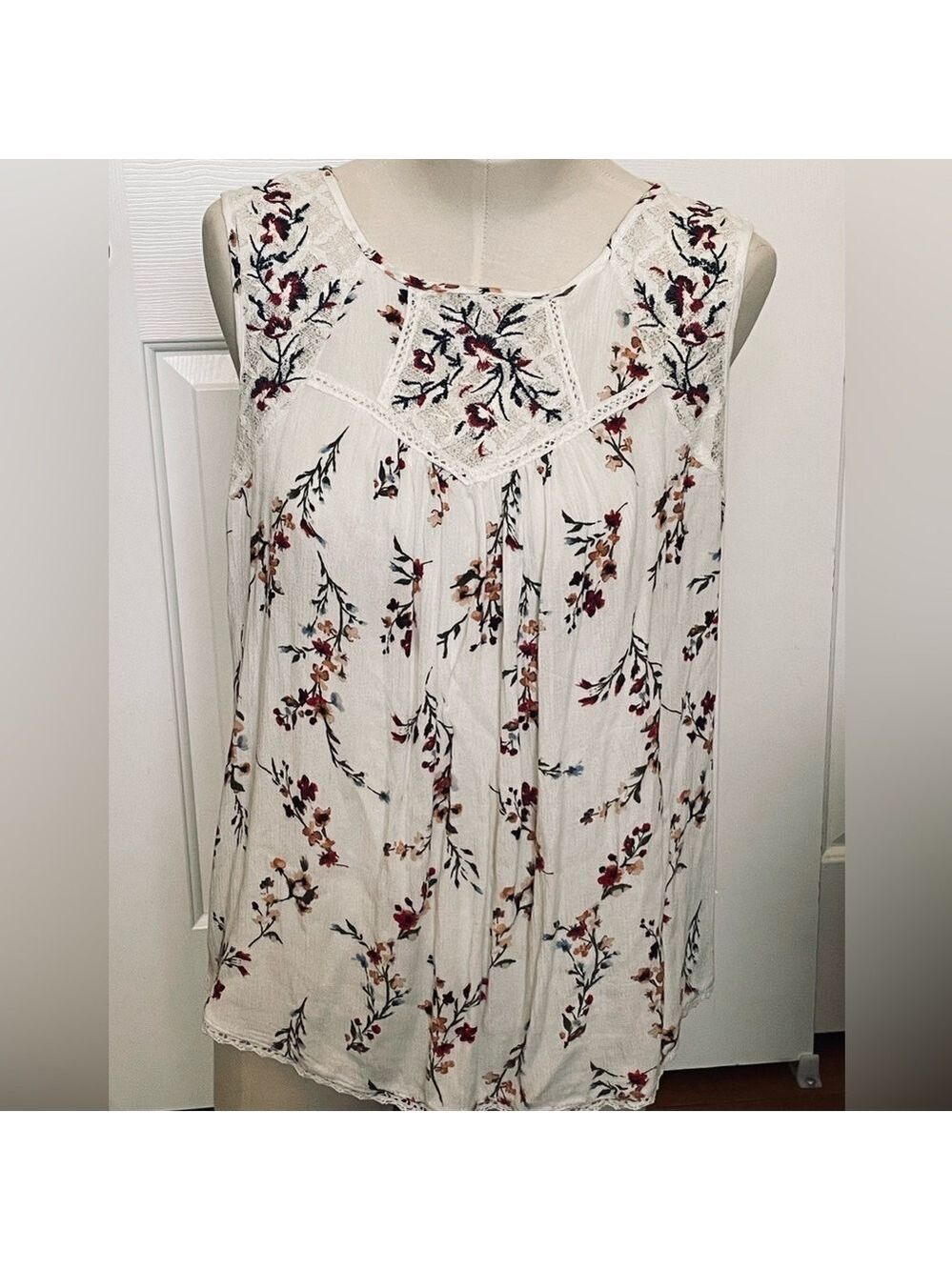 Mason &Belle Floral Sleeveless Blouse - Picture 8 of 8